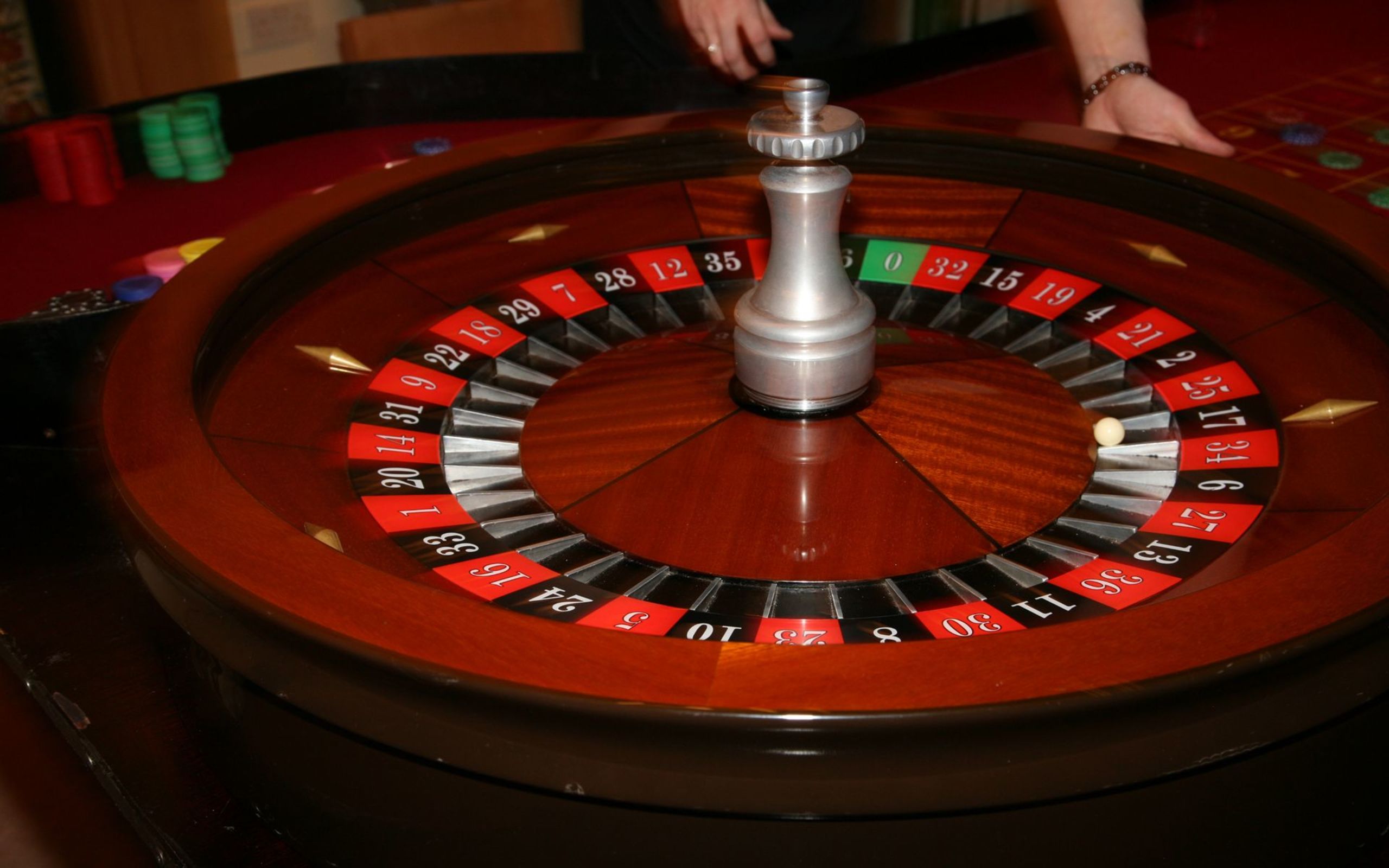 Roulette's. Казино Рулетка 1.18.1. Рулетка казино. Казино вид сверху. Казино Рулетка для андроид.