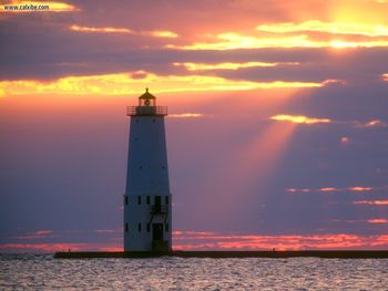 Breakwater Light On Lake Michigan, Frankfort Michigan screenshot