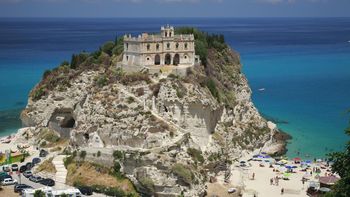 Church Of Holy Maria Of The Island, Isolates Attractive, Italy screenshot