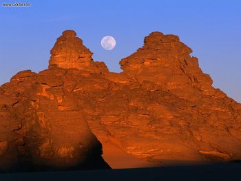 Full Moon Rising Overthe Acacus Mountains Awbari Libya screenshot