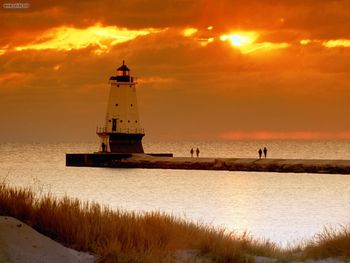 Ludington North Pierhead Lighthouse Michigan screenshot