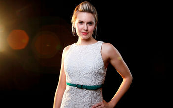 Maggie Grace 4 screenshot