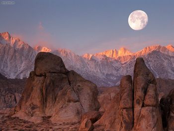 Moon Over The Sierra Nevadas California screenshot