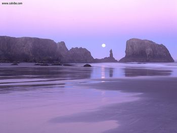 Moonset Over Coquille Point Oregon Islands Oregon screenshot