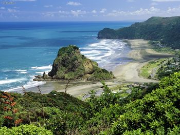 Piha Beach New Zealand screenshot