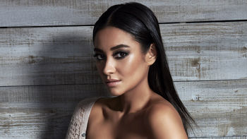 Shay Mitchell Canadian Actress screenshot