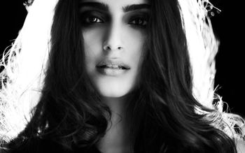 Sonam Kapoor 4K screenshot