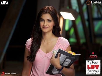 Sonam Kapoor in I Hate Luv Storys screenshot