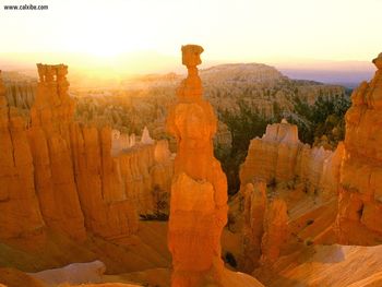 Sunrise Colors Thors Hammer Bryce Canyon Utah screenshot