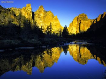 Sunrise Smith Rocks State Park Oregon screenshot