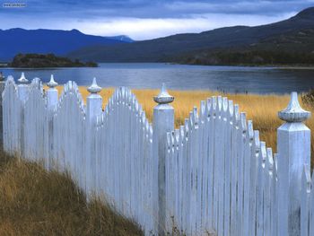 White Washed Fence Chile screenshot